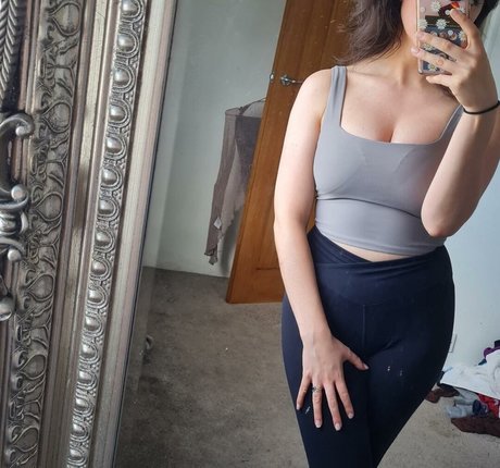 Georgia Veitch 裸のモデル 写真