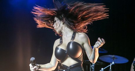 曲線美のラテン系オンリーファンズ 無料アダルト 画像