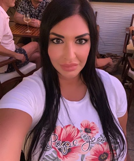 elisabetta mediterraneagirl 素敵なポルノスター 写真