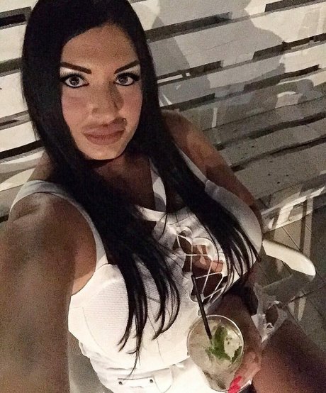 elisabetta mediterraneagirl アートモデル 画像