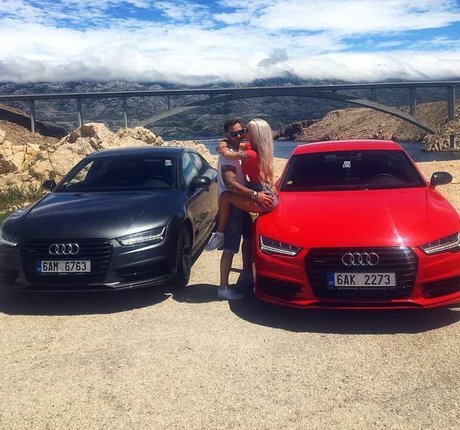 曲線美の女の子オンリーファンズ 美しい裸 画像