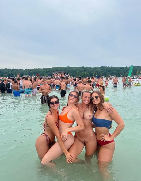 巨尻オンリーファン セクシーヌード 写真