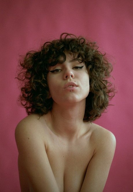 BBWシーメールオンリーファンズ セクシーヌード 写真