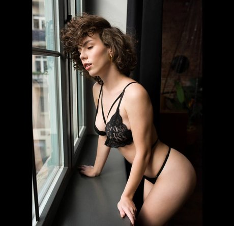 アジア人 ノーPPV オンリーファンズ エロ 写真