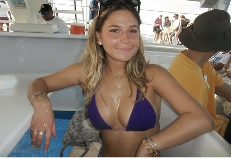 巨乳の黒人女性オンリーファンズ セクシーヌード 画像