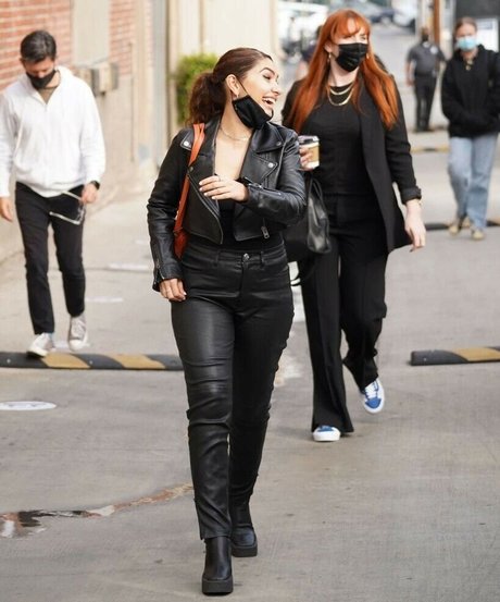 アジアン・エボニー・オンリーファンズ HD 写真