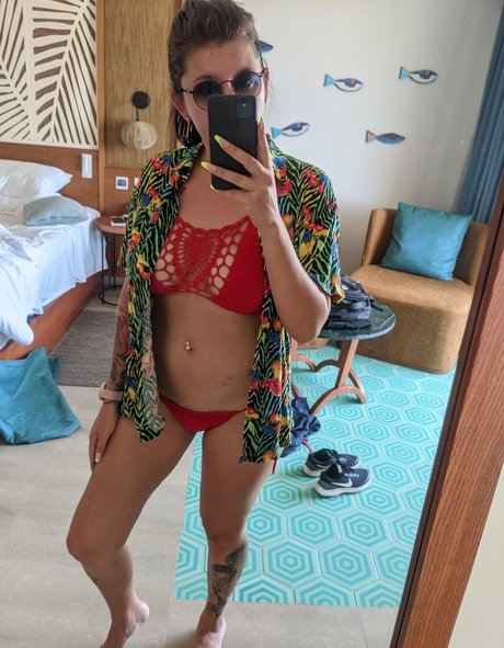 パフィーオンリーファンズ セクシー裸 画像