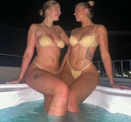 大学生のオンリーファンズ セクシー ギャラリー