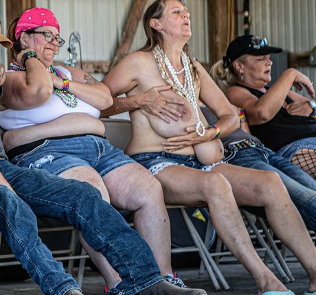 Busty Petra ポルノスター ヌード ギャラリー