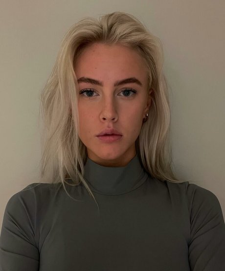 Its Emma 18 エロティックなポルノスター 写真