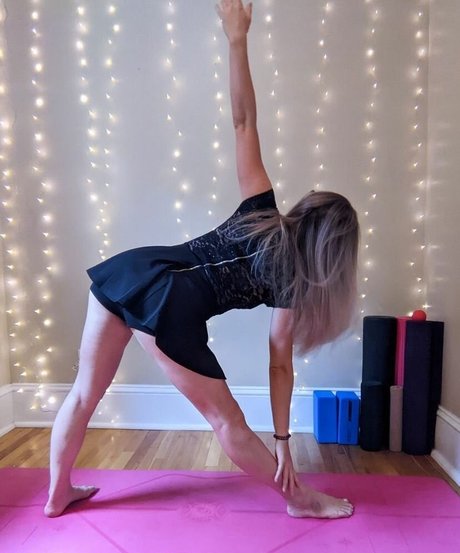 Hot Yoga Babe ポルノスター 無料 画像