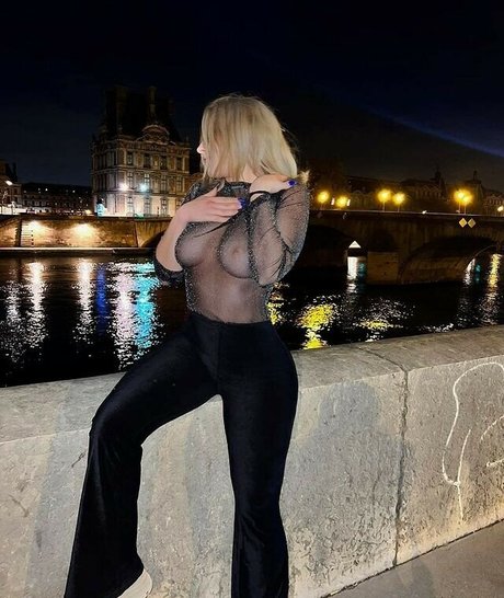 Giulia Leopardi アダルトモデル 写真