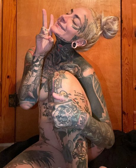 Vero Venturing スター ヌード アーカイブ