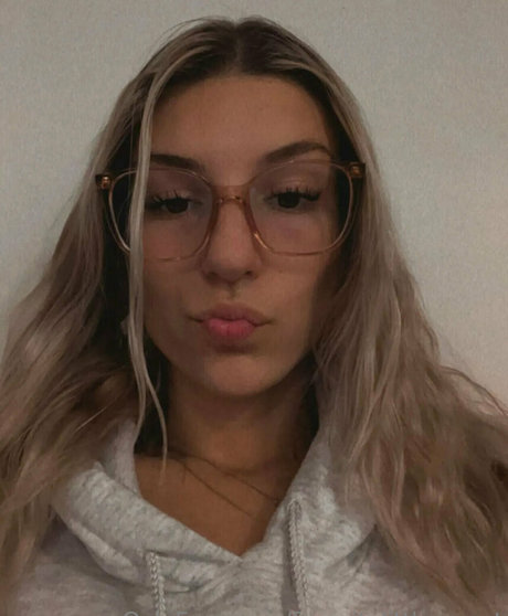 巨乳の熟女オンリーファンズ ホットセクシー 写真