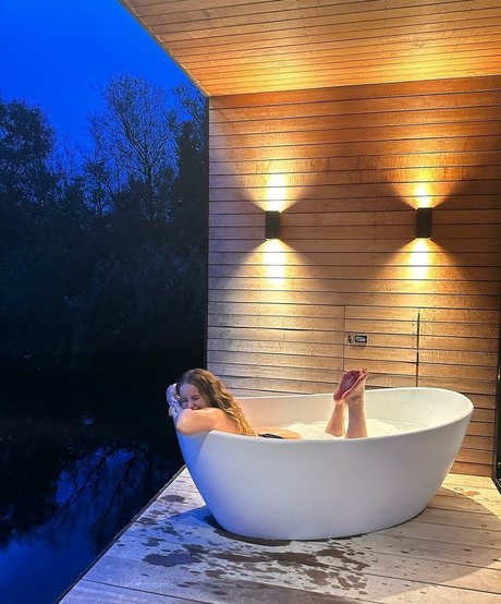 自然な赤毛のオンリーファンズ えろた 画像