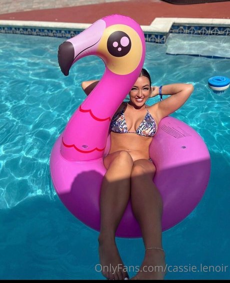 Cassie Lenoir 独占スター アーカイブ