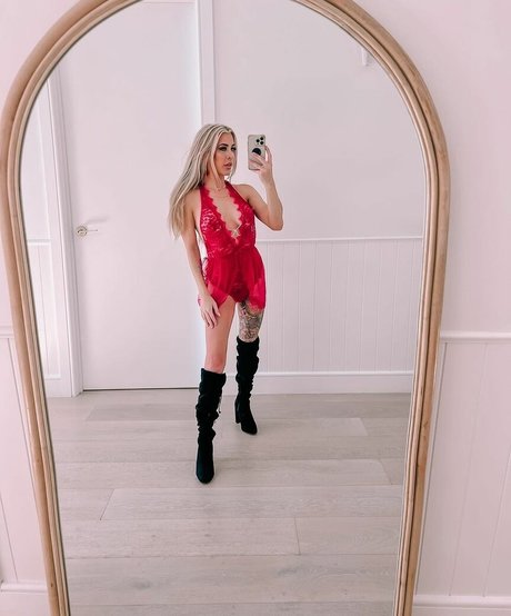 自然な赤毛のオンリーファンズ セックス 写真