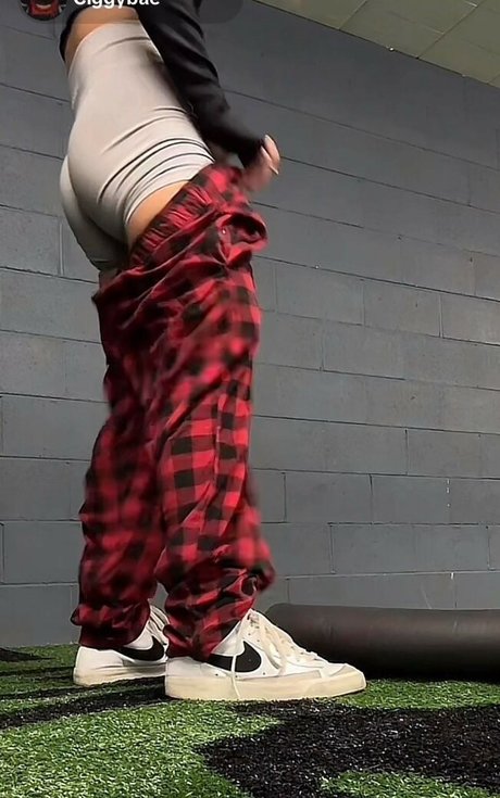 ピアス乳首オンリーファンズ 限定 写真