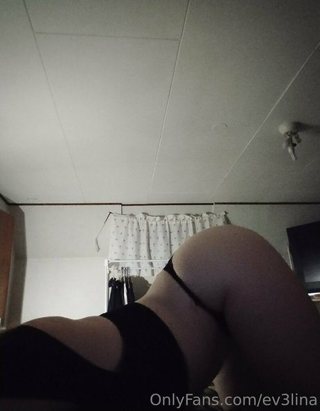 巨乳のオンリーファンズ アートヌード 写真