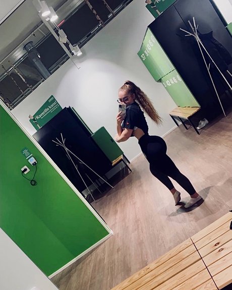 Ronjalexandra ヌードモデル 画像