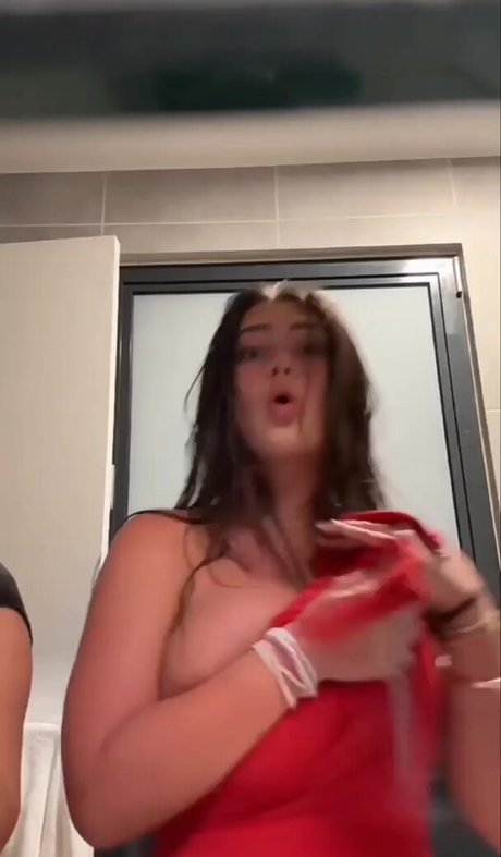 Live Stream Oops ポルノモデル 写真