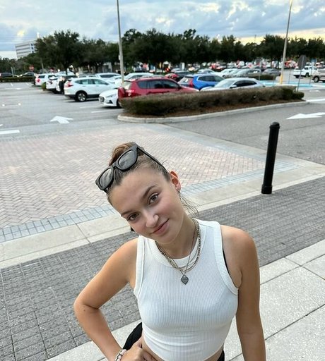 ブロンドビキニOnlyFans アダルト 画像