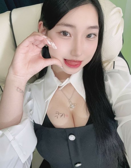 akikxxo セクシー女優 写真