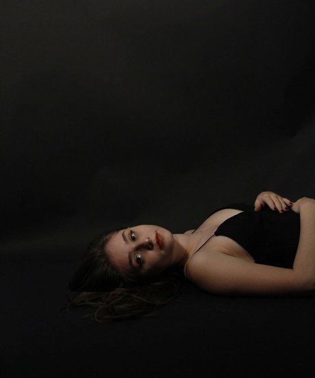 ヌード教師オンリーファンズ 無料裸 写真