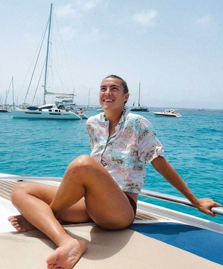 ブルネットの猫OnlyFans ポルノグラフィック 写真