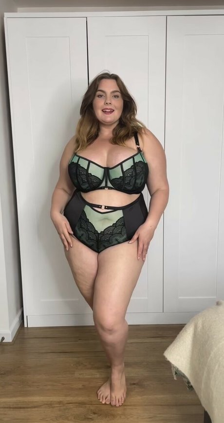 背が高くて巨乳のOnlyFans 美しいxxx ギャラリー