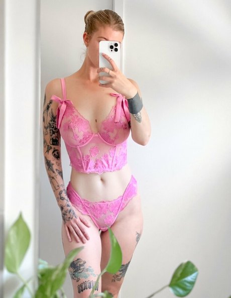 逆騎乗位 オンリーファンズ 美しいxxx 写真