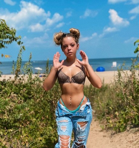 Tabitha Whitaker ホットなモデル ギャラリー