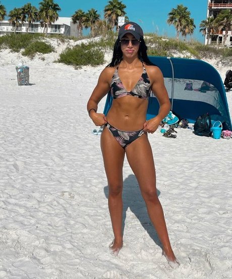 Indi Hartwell ポルノモデル 写真