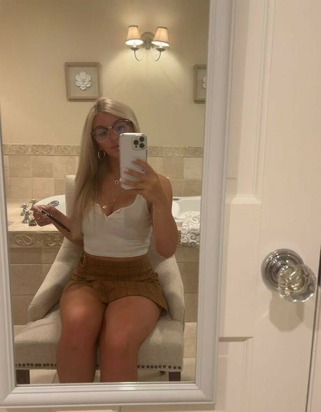 Lyndalessandro ヌードモデル 写真