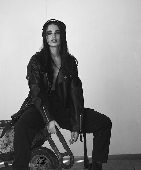 Youval Elishakov スター ヌード ギャラリー