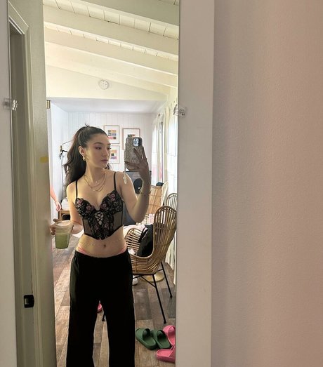 Minnie Mills アートスター 写真