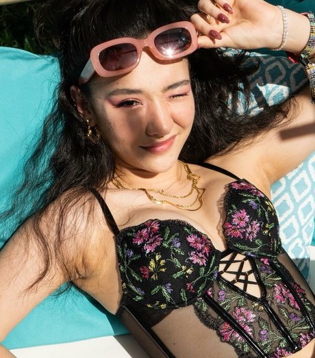 Minnie Mills エロティック女優 画像