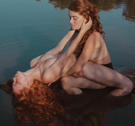 Dana And Marina Kushnir セクシーなスター ギャラリー