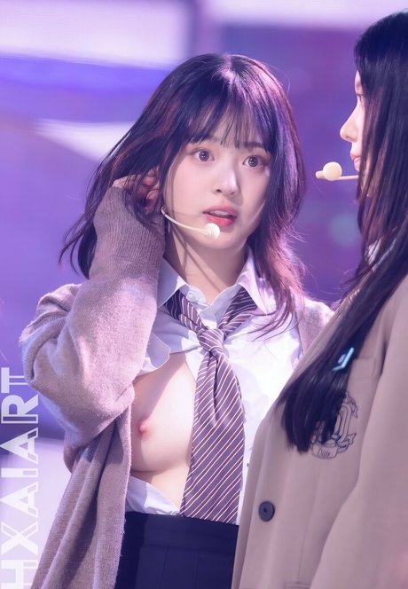 アジアン・エボニー・オンリーファンズ セクシー裸 画像