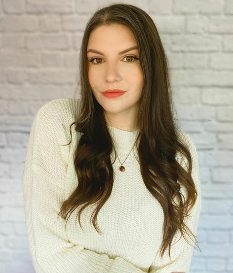 19歳のOnlyFans トップ 写真