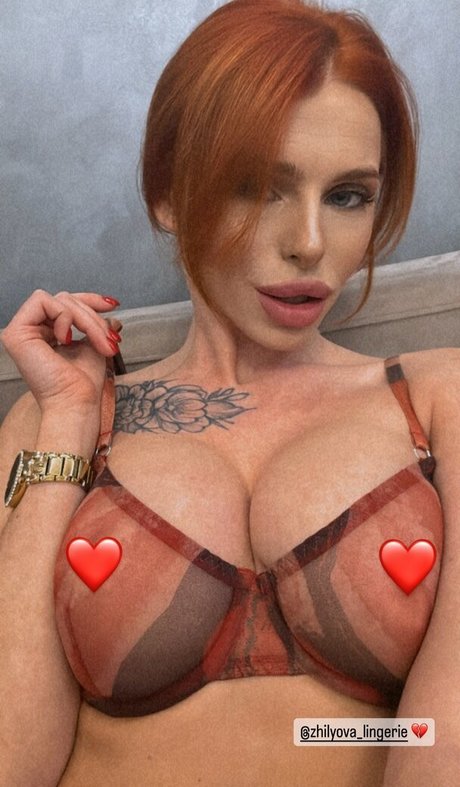 金髪のフェラチオオンリーファンズ セクシーヌード 写真