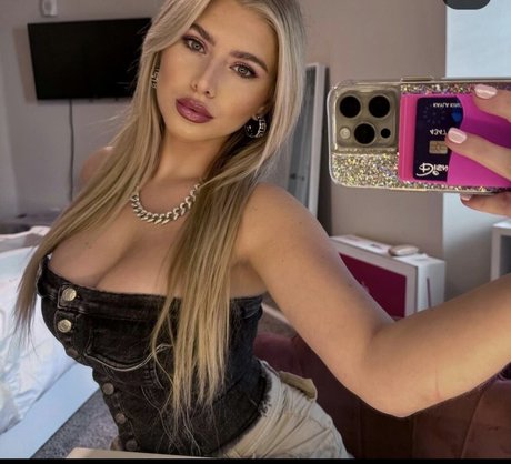 巨乳の赤毛オンリーファンズ 美しいxxx 写真