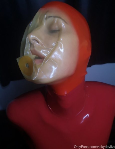 Vicky Devika セクシーモデル 写真