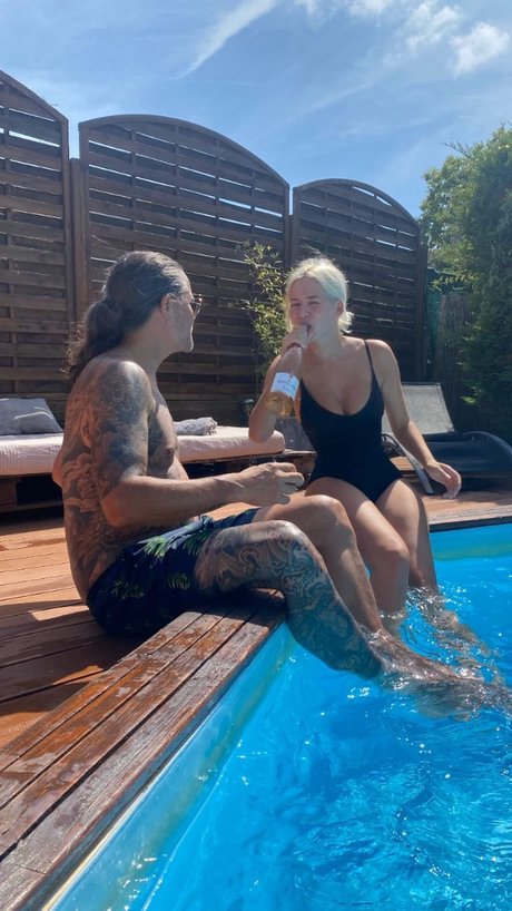 最もホットなヌードオンリーファンズ 無料セクシー 写真