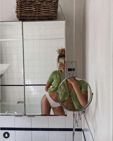 セクシーなドレスOnlyFans ホットセクシー 画像