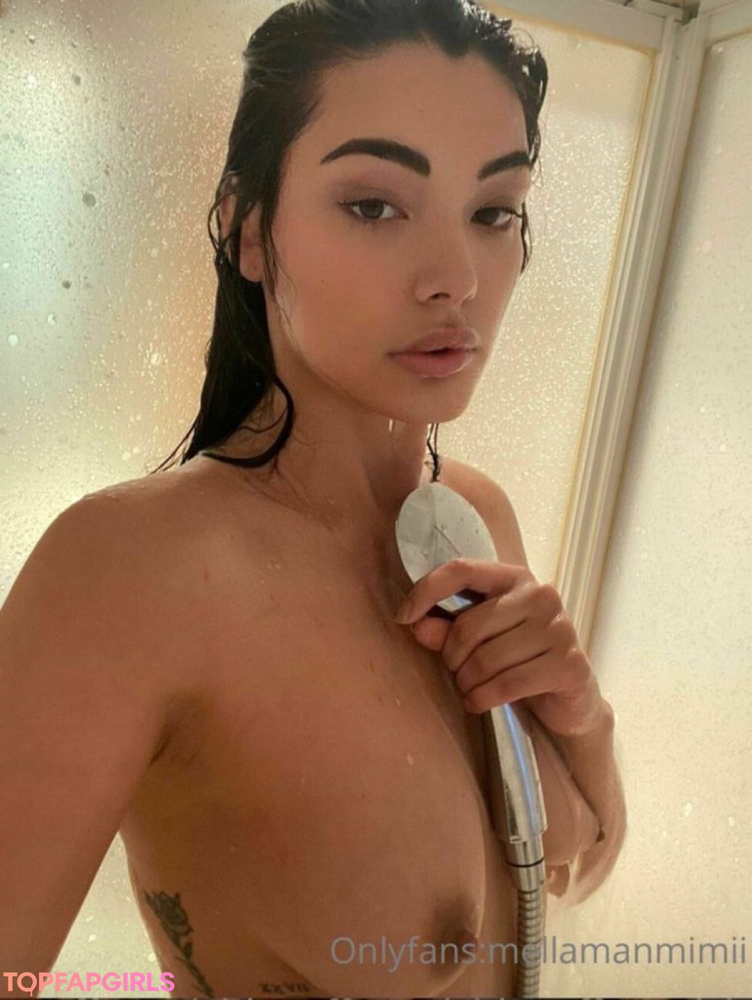 セクシーなドレスOnlyFans セクシーヌード 画像