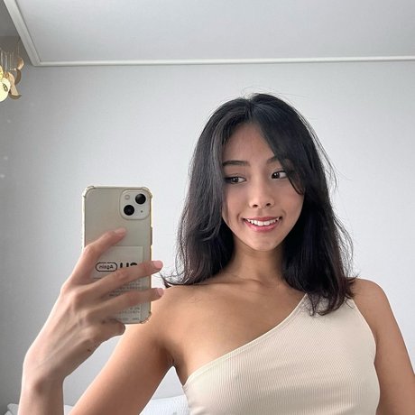 ブッシュ・オンリーファンズ 無料ポルノ ギャラリー