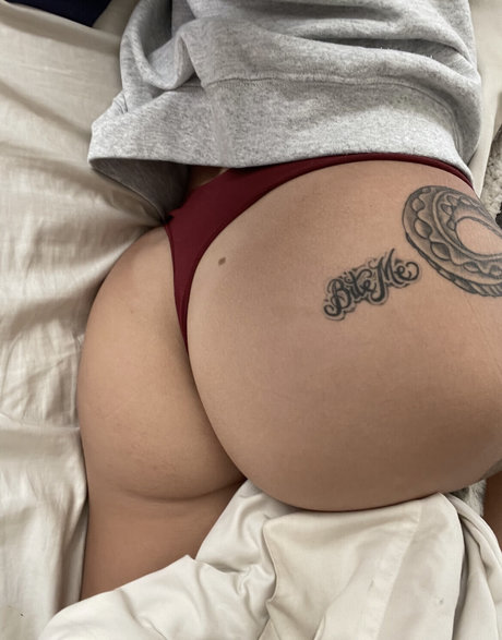 Itz Wavybaby ヌードモデル 写真