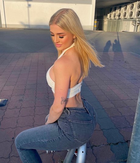 Edda Elisa 美しいポルノスター 画像