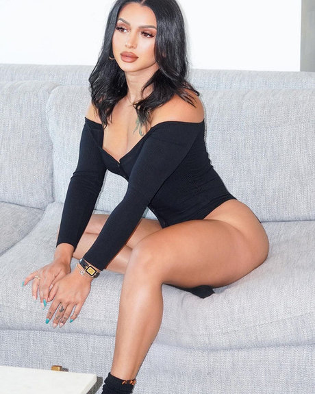 Nebby Fusco_ xxxモデル 写真